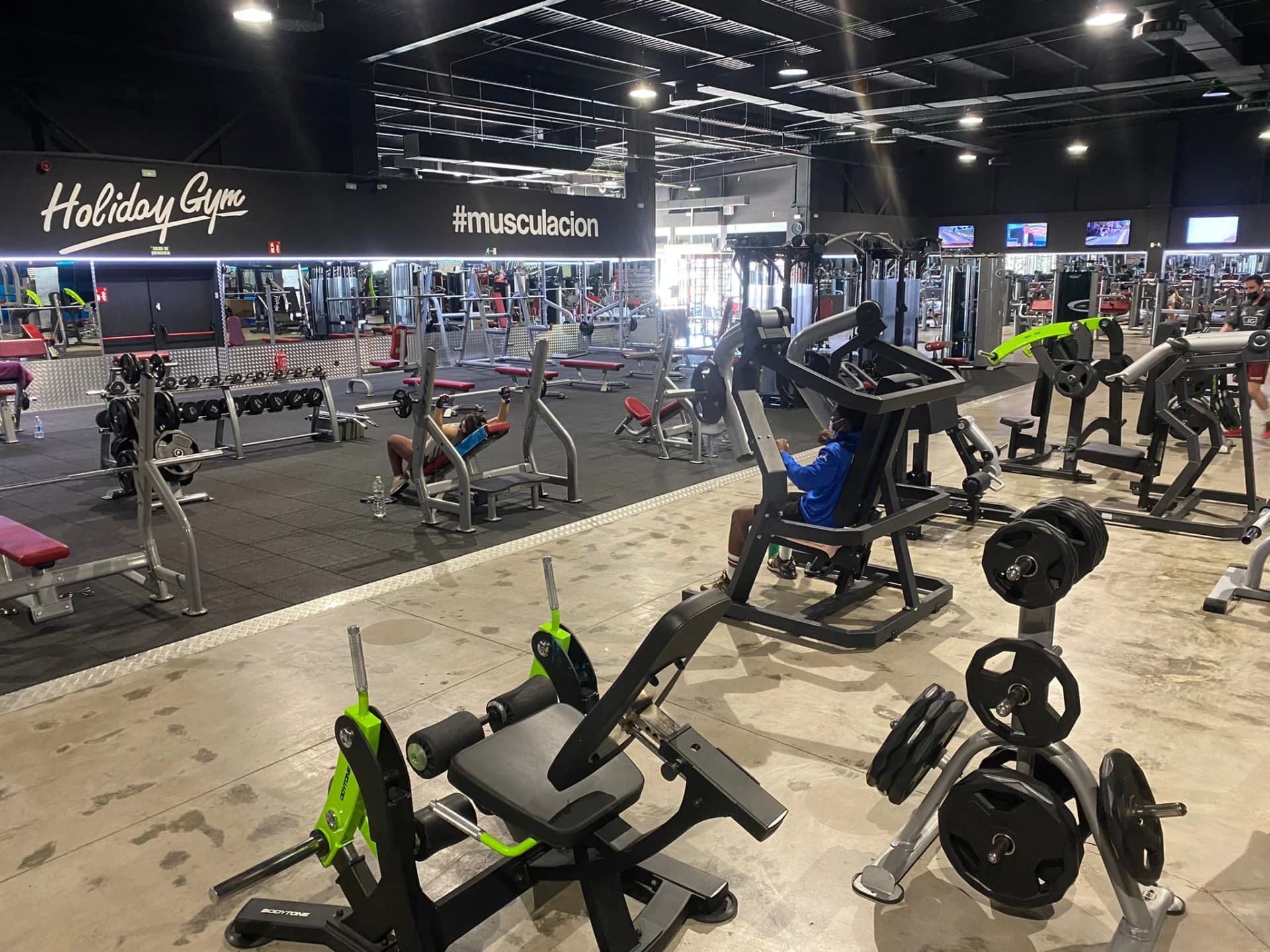 Holiday Gym 4