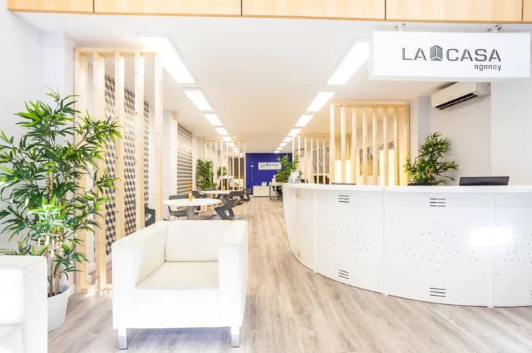 La Casa Agency 2